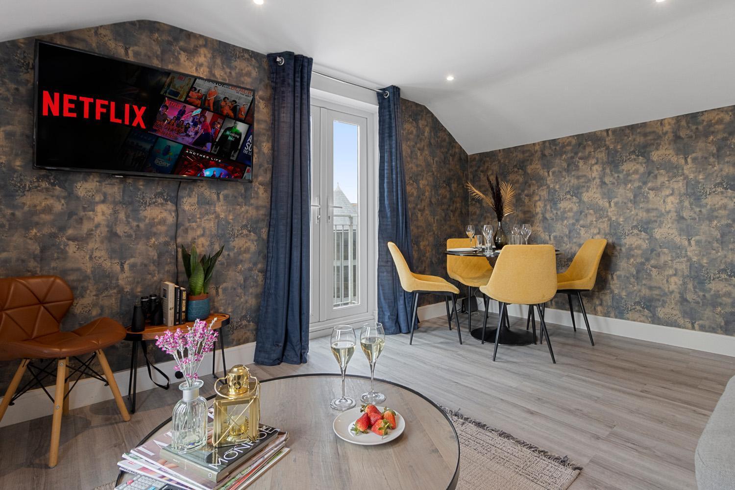 Apartment Sea Views, Beachbreeze, Pet Friendly, Private Parking *