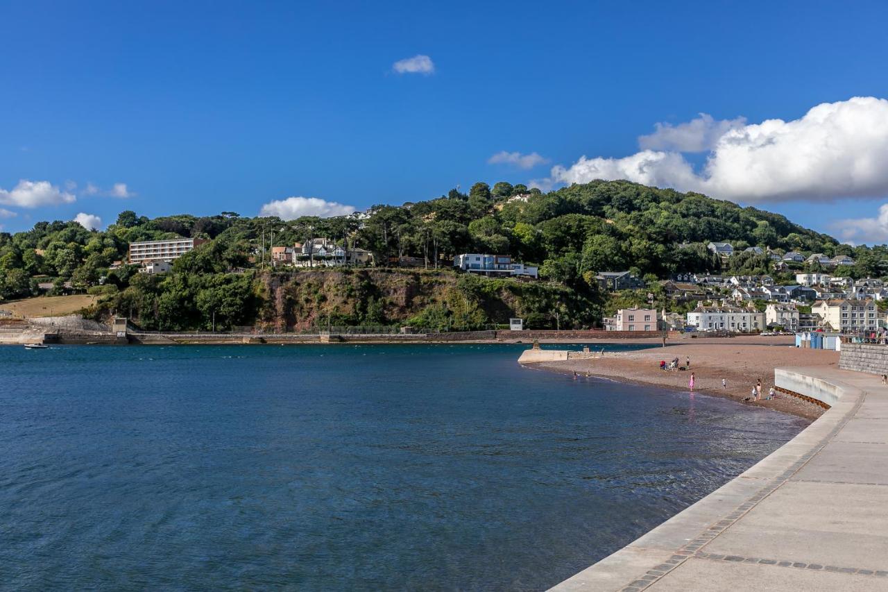 Sea Views, Beachbreeze, Pet Friendly, Private Parking Apartment Teignmouth