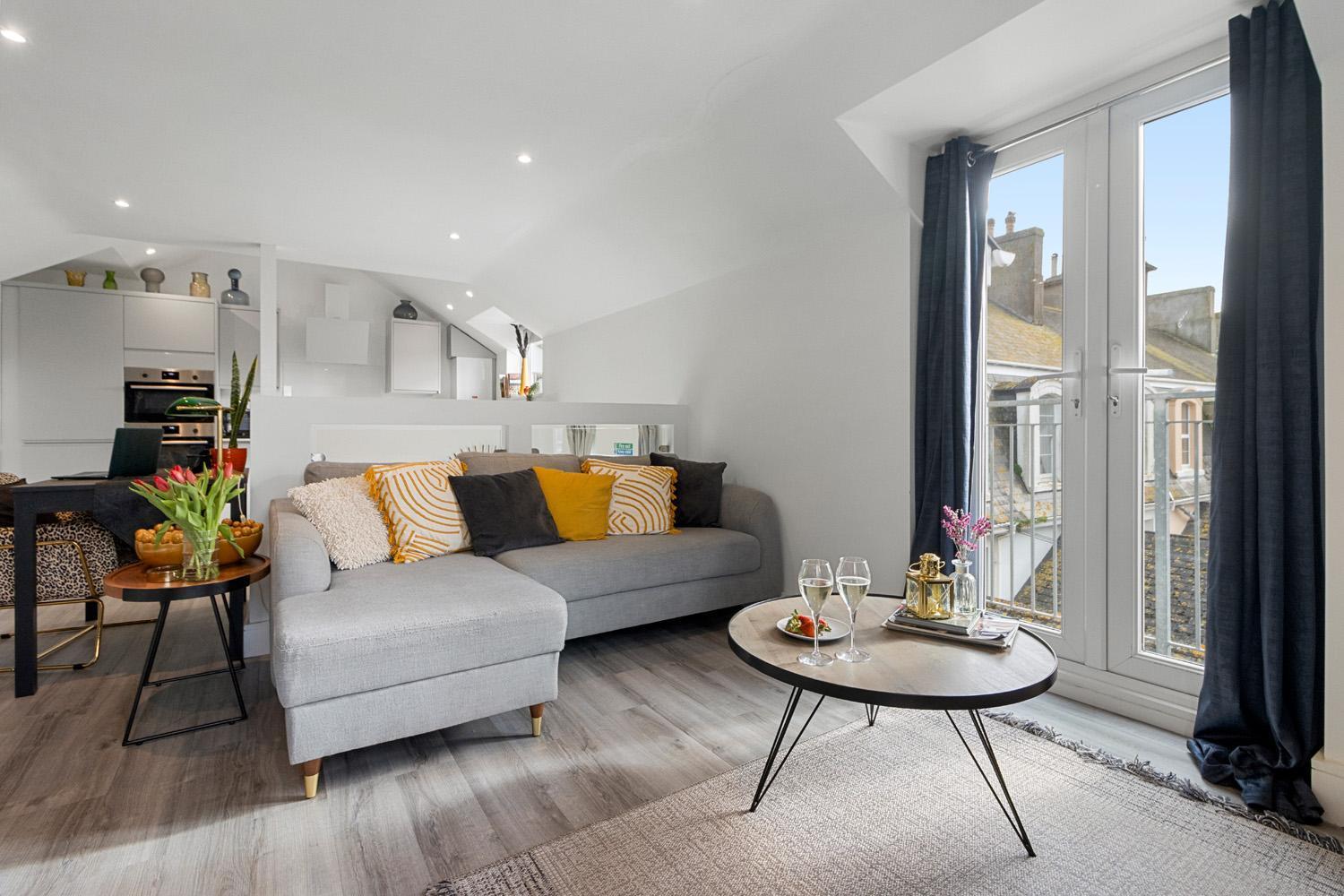 Sea Views, Beachbreeze, Pet Friendly, Private Parking Teignmouth
